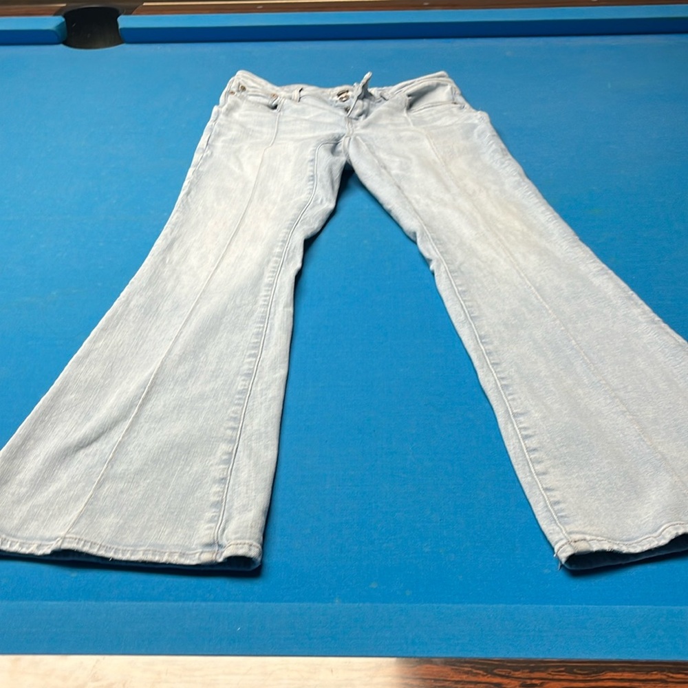 American Eagle soft light wash flare with seam